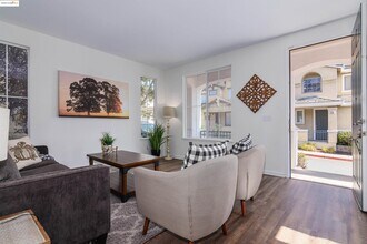 411 Canyon Ct in Vallejo, CA - Building Photo - Building Photo