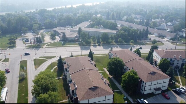 5 Burland Av in Winnipeg, MB - Building Photo - Building Photo