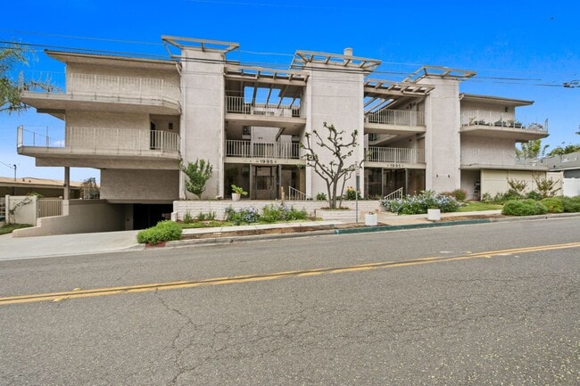 property at 1995 Molino Ave