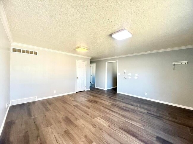 1334 Sudbury Ave in Sandy, UT - Building Photo - Building Photo