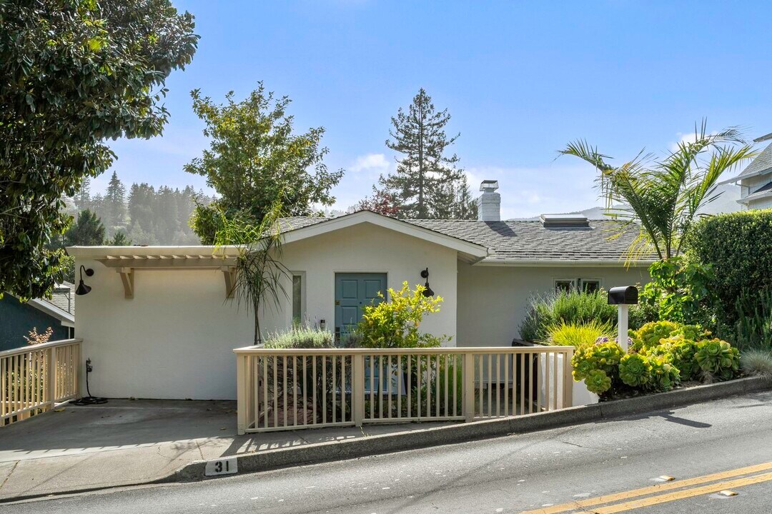 31 Carmelita Ave in Mill Valley, CA - Building Photo