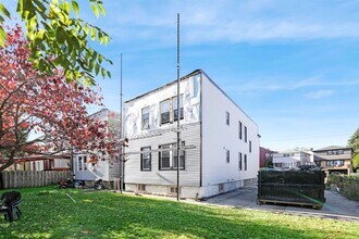 230 Princeton Ave in Jersey City, NJ - Foto de edificio - Building Photo