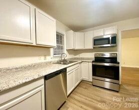 755 Harwyn Dr in Charlotte, NC - Building Photo - Building Photo