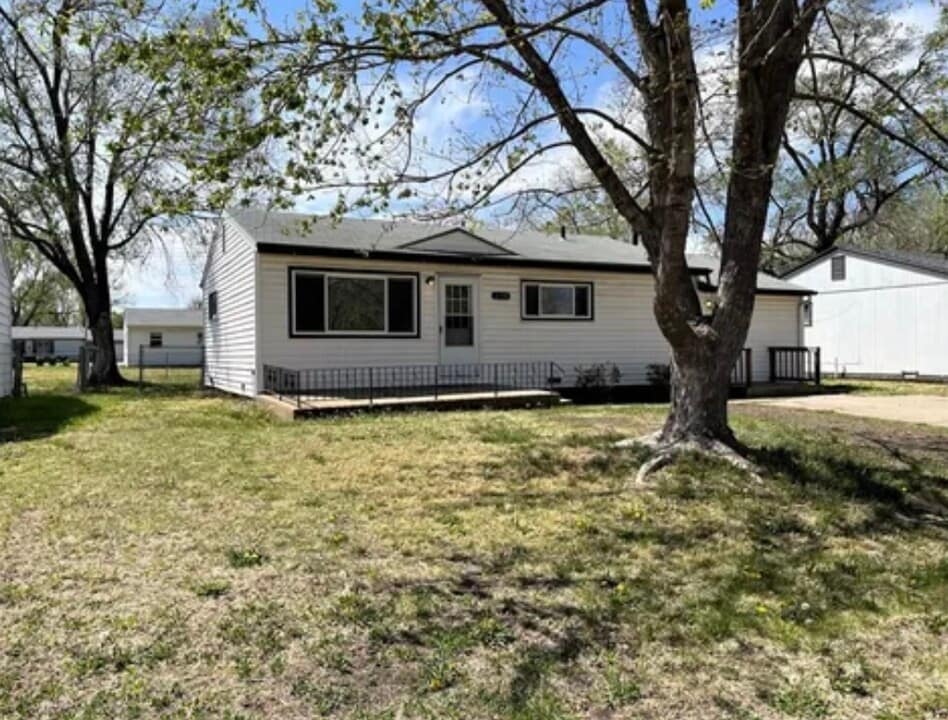 630 Whittinghill Ave in Salina, KS - Building Photo
