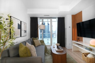 300 Front St W, Unit SI ID1403778P in Toronto, ON - Building Photo - Building Photo