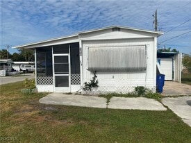 139 Amber Ave in North Fort Myers, FL - Building Photo