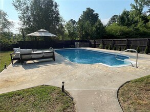 6560 Windy Creek Way in Fayetteville, NC - Building Photo - Building Photo