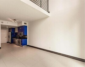 60 SW 13th St, Unit 2816 in Miami, FL - Building Photo - Building Photo