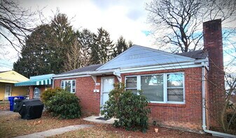 408 Clinton Rd in Harrisburg, PA - Building Photo