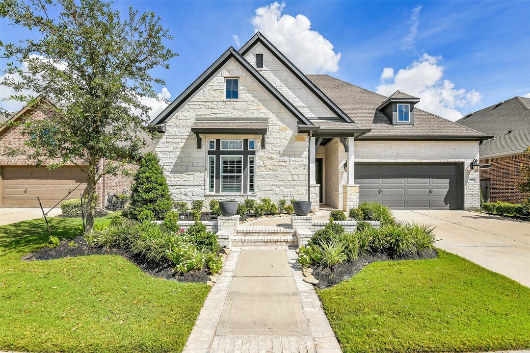 15226 Sandstone Outcrop Dr in Cypress, TX - Building Photo