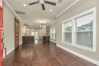 318 Ennis St in Houston, TX - Building Photo - Building Photo