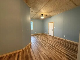 1588 Joe Scott Rd in Burkesville, KY - Building Photo