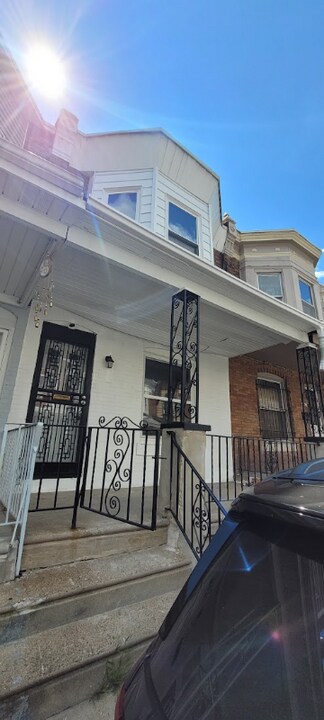 5512 Pemberton St in Philadelphia, PA - Building Photo