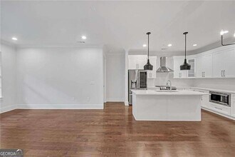 6890 Peachtree Dunwo Rd, Unit 104 in Sandy Springs, GA - Building Photo - Building Photo