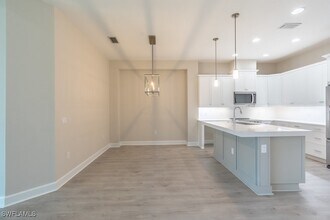 8888 Yucatan Ct in Naples, FL - Foto de edificio - Building Photo