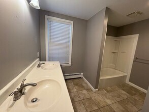 350 Pearl St, Unit 1 in Manchester, NH - Foto de edificio - Building Photo