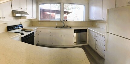 4950 Beach Ave in Clearlake, CA - Building Photo - Building Photo