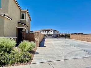 8819 Burray St in Las Vegas, NV - Foto de edificio - Building Photo