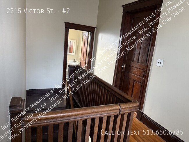 2215 Victor St in Cincinnati, OH - Building Photo - Building Photo