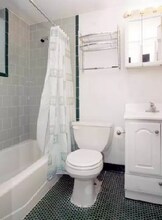 306 Mott St-Unit -5B in New York, NY - Building Photo - Building Photo