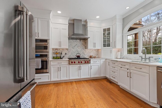 301 Sturtons Ln in Pasadena, MD - Building Photo - Building Photo