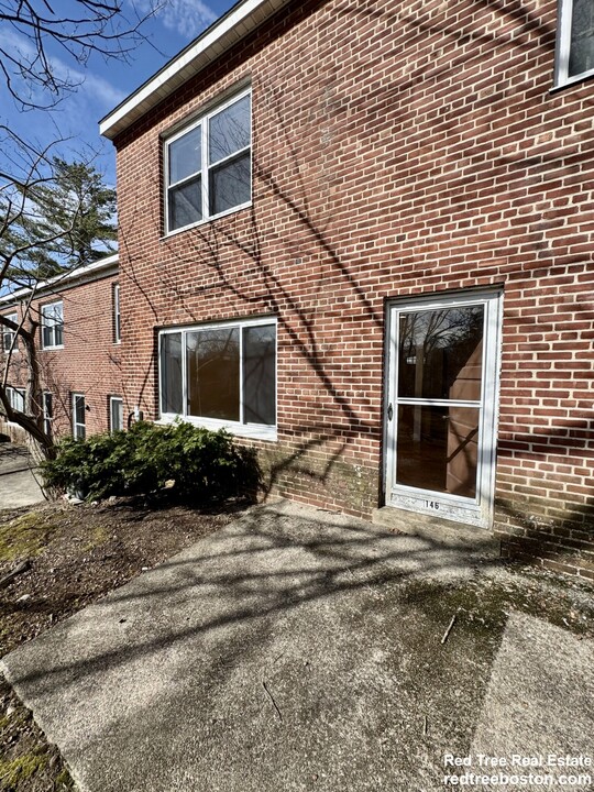 146 Independence Dr, Unit 1 in Chestnut Hill, MA - Building Photo
