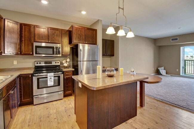 Dakota Commons Apartment Homes in Williston, ND - Building Photo - Building Photo