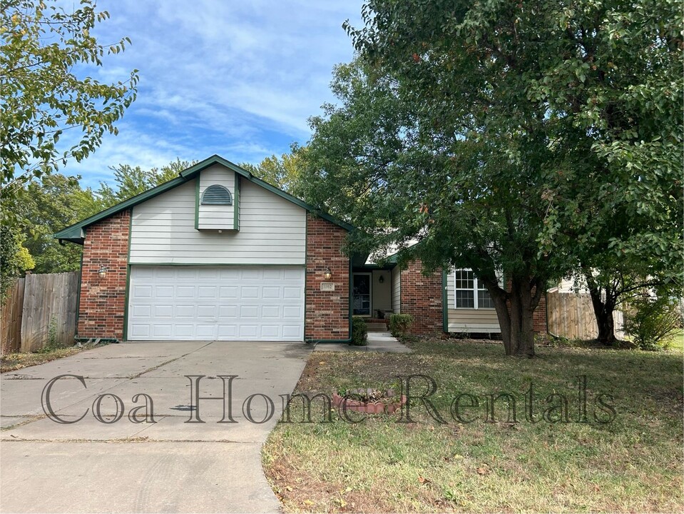 1102 Longford in Wichita, KS - Building Photo