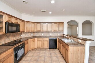 12818 Schiller Park Ln in Houston, TX - Foto de edificio - Building Photo