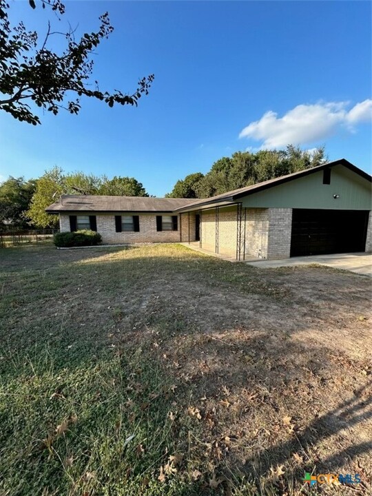 1313 Fieldcrest in New Braunfels, TX - Building Photo