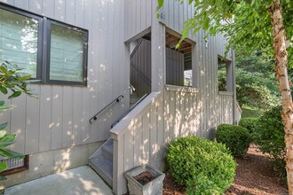 61 Whitney Glen Dr in Westport, CT - Building Photo - Building Photo
