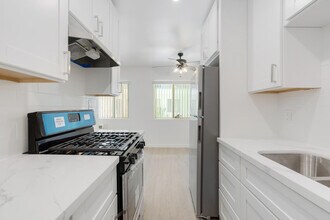 323 E Chestnut St, Unit 12 in Glendale, CA - Foto de edificio - Building Photo