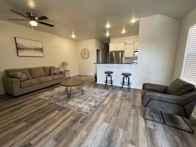 1212 SW Oklahoma Ave-Unit -Apt B in Lawton, OK - Foto de edificio - Building Photo