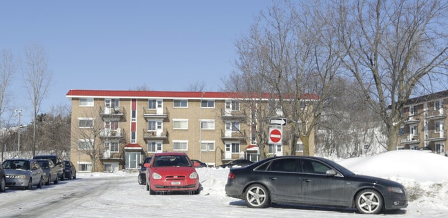 240 Duquet in Ste-Thérèse, QC - Building Photo - Primary Photo