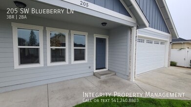 205 SW Blueberry Ln in Grants Pass, OR - Building Photo - Building Photo