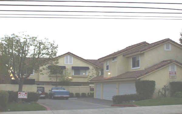 18th Street Condos in Costa Mesa, CA - Building Photo - Building Photo