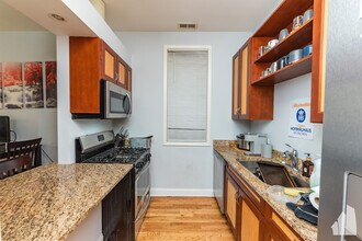 1133 W Addison St, Unit 2 in Chicago, IL - Foto de edificio - Building Photo