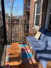 84 Browne St, Unit 2 in Brookline, MA - Foto de edificio - Building Photo