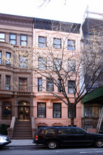 43 W 70th St in New York, NY - Building Photo - Building Photo