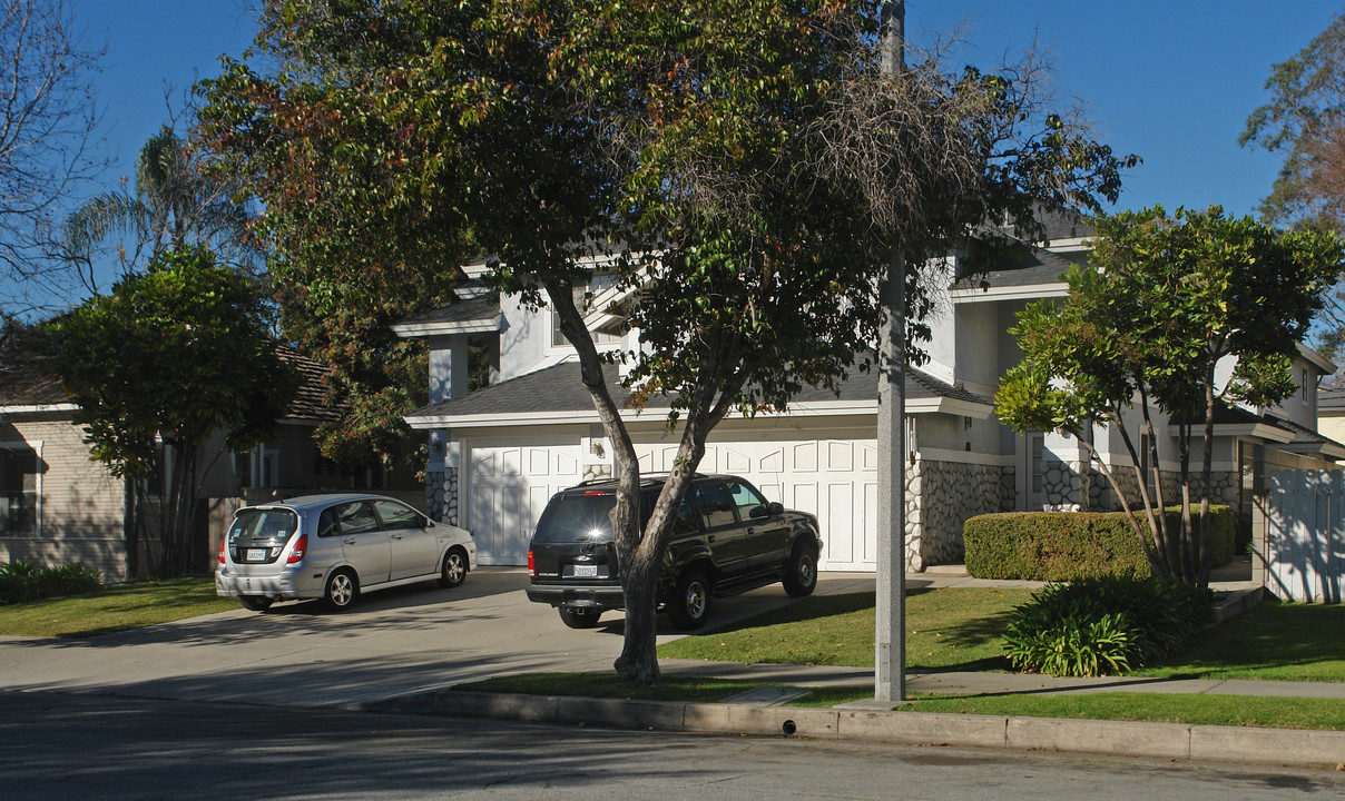 239 W Dexter St in Covina, CA - Building Photo