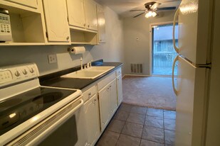 2500 Topsfield Rd, Unit 410 in South Bend, IN - Building Photo