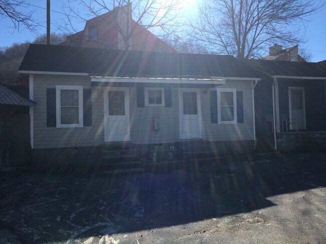 111 Woliss Ln, Unit 1 and 2 in Gatlinburg, TN - Building Photo - Building Photo