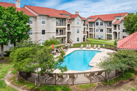 Crescent Cove At Lakepointe in Lewisville, TX - Foto de edificio - Building Photo