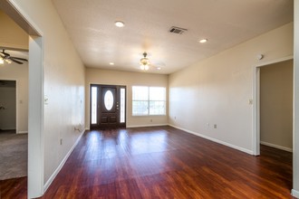 Bear Gardens Apartments in Waco, TX - Foto de edificio - Building Photo