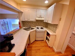 16 Clearview Ave in Portsmouth, RI - Building Photo - Building Photo