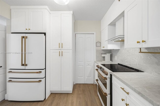 property at 9340 Fontainebleau Blvd