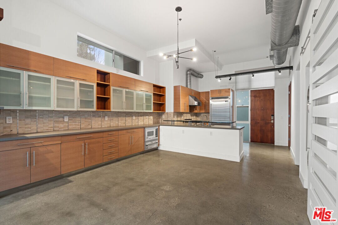 1152 N La Cienega Blvd in West Hollywood, CA - Building Photo
