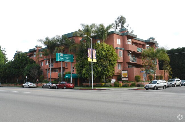 4500 Laurel Canyon Blvd in Los Angeles, CA - Foto de edificio