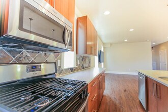 900 SW Grove St in Corvallis, OR - Building Photo - Building Photo