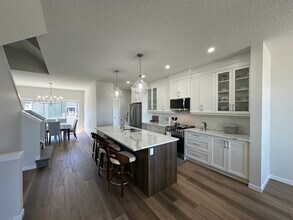 15105-15137 37 St SW in Calgary, AB - Building Photo - Building Photo